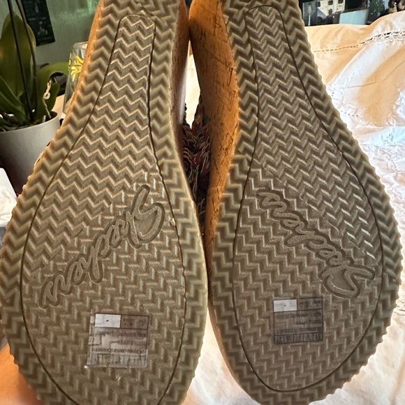 Sketchers Luxe Foam Multicolor Wedge Sandals Size 11 never been worn. - Picture 4 of 12